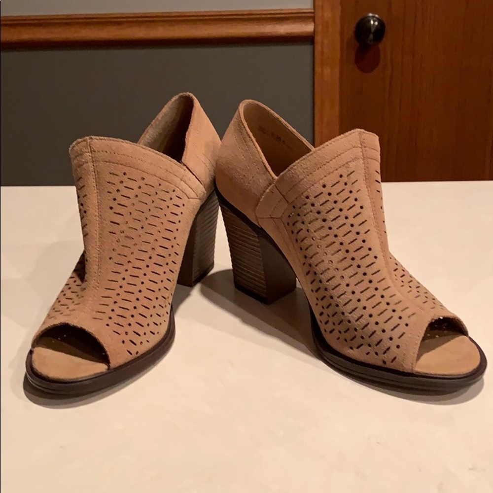 Dirty Laundry Peek-A-Boo Shoes, Size 8, Like New